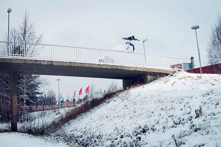 lite jibb på campus i lule.. Foto: Mats Kahlström. Åkare: Ola Ericson.