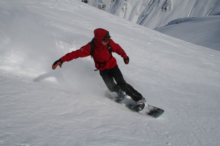 Carl övertygar än en gång och får oss åter at. Foto: Johan Hasslow. Åkare: Carl Lannerstad.