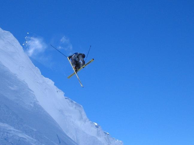 Kjetil med et fint dropp på baksiden i Le Tour. Foto: Nina Bjerkely. Åkare: Kjetil Belbo.