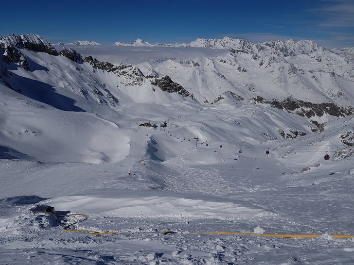 Utsikt från Presena 3000 möh mot Passo Tonale. Foto: Hans Halldin.