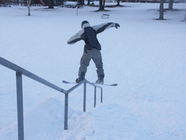 rail i parken  =). Foto: robiffen. Åkare: emil johansson.