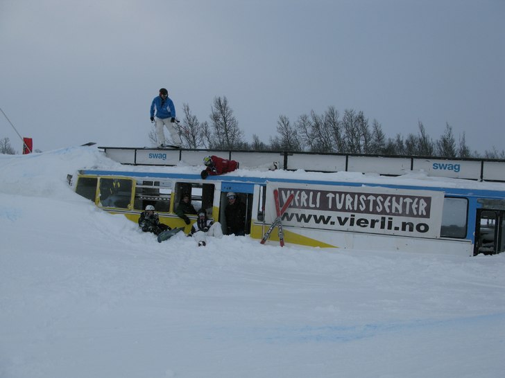 lång buss rail. Foto: Sondre Nordengen. Åkare: ludvig nerlund.