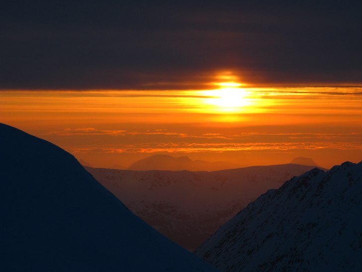 Midnattssol i Lyngen. Foto: Patrik Jonsson.