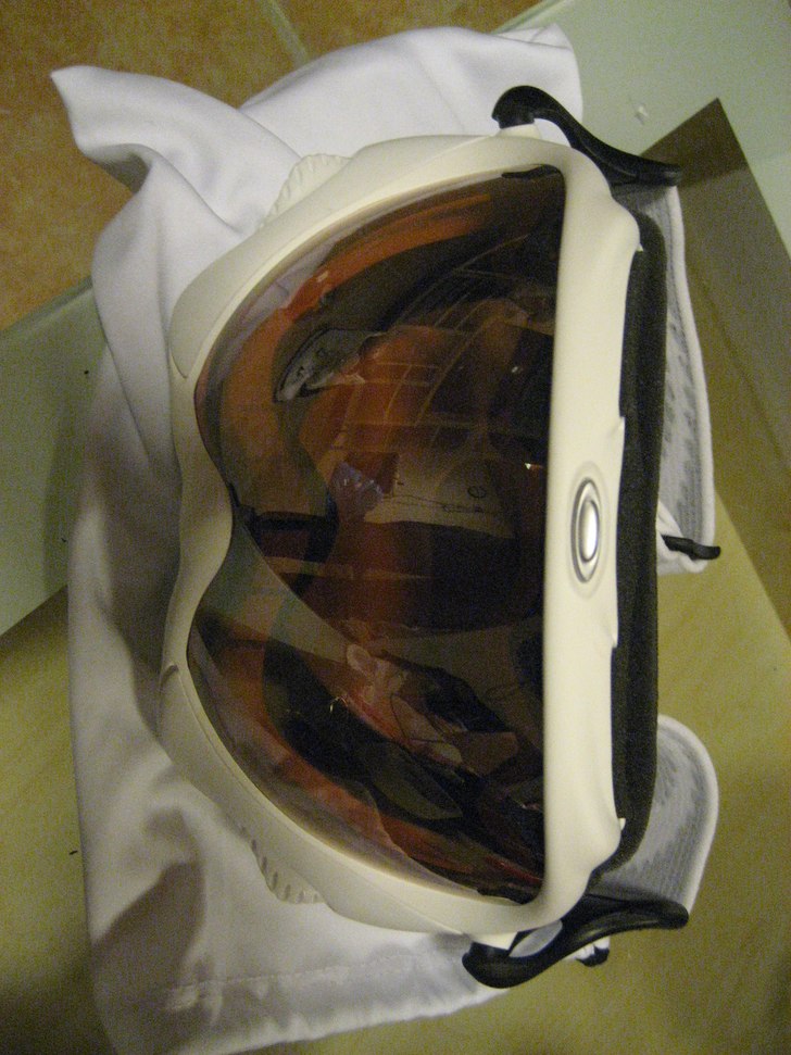 Oakley Wisdom Matte White/Black Iridium. Foto: Sajmon.