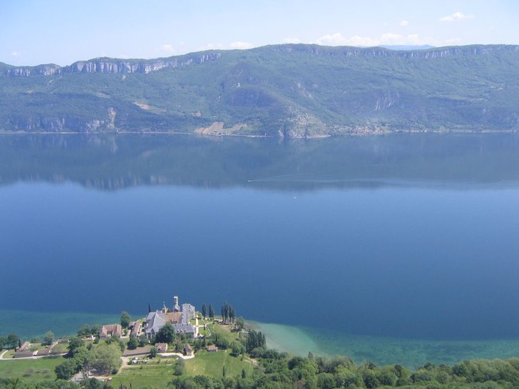 Landsvägscykling ovanför Lac du Bourget med utsi. Foto: Henrik Stranning.