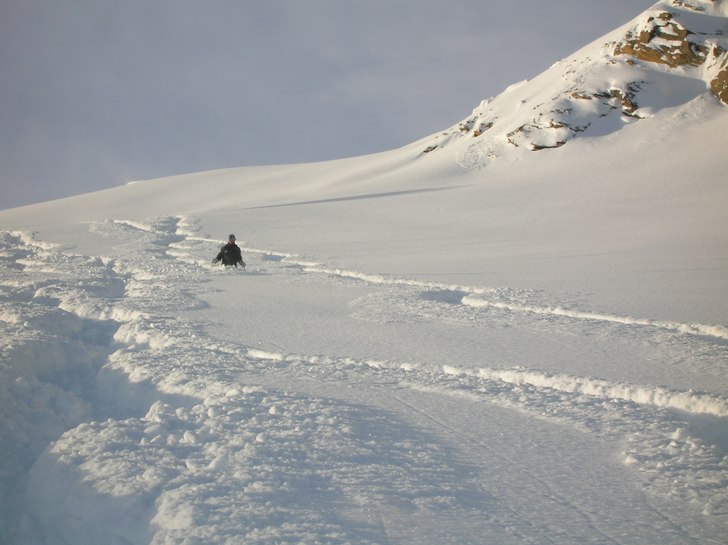 Kul när det är FÖR mycket snö för att åka. Foto: Simon Brandelind. Åkare: Jag.