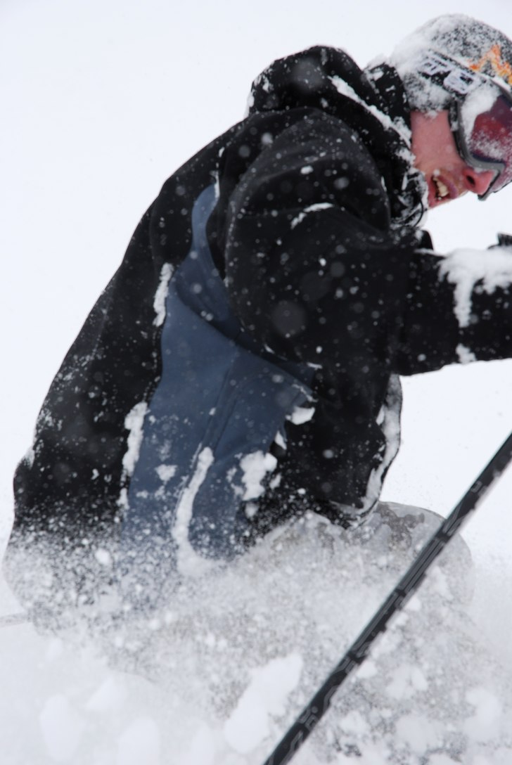 Offpistsladd framför kameran.. Foto: Per Orchideén. Åkare: Ola Nogell.