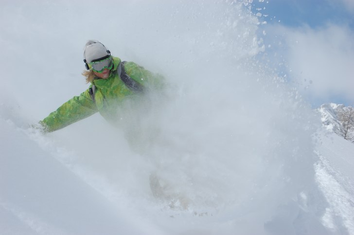 puderspray. Foto: Erik Lindgren. Åkare: Victor Halling.