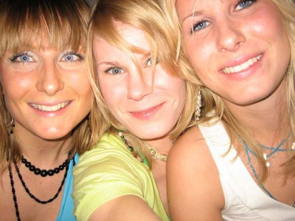 Brudarna babes = jag, Kamali och syster yster Kari. Foto: Kamali.
