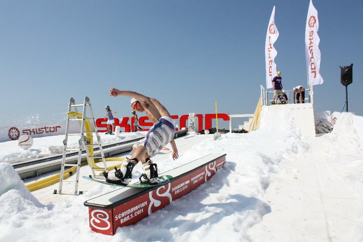 Skistarveckan i Båstad.
35 grader varmt och snow. Foto: Sophie Windh. Åkare: Magnus Ericsson.