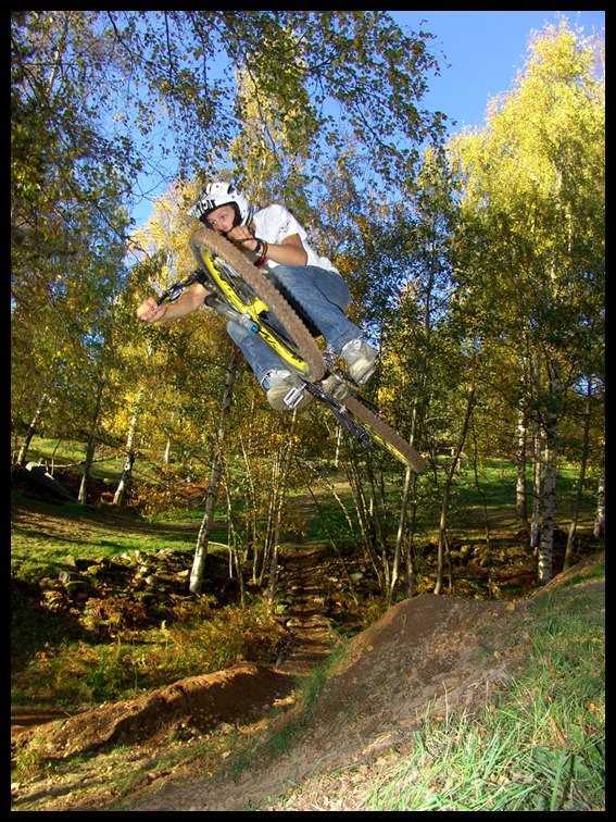Laddar i cornern. Foto: Mattias Klockar. Åkare: Anders Solin (jag).
