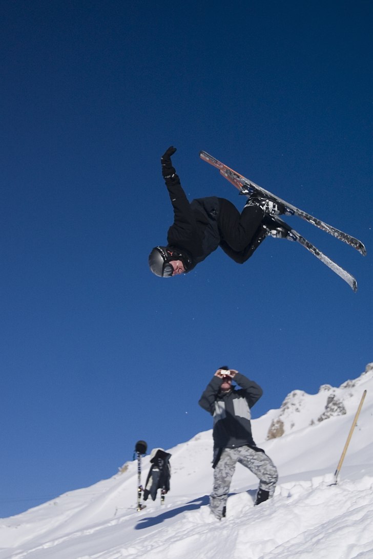 Micke sätter sin första backflip. Anledning till. Foto: Filip Wannehag. Åkare: Micke Rothin.