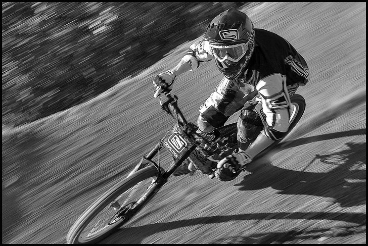 Full fart i Åres backar - om någon känner till . Foto: Ola Rockberg. Åkare: Okänd.