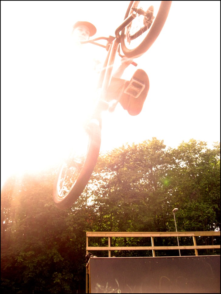 air transfer fakie. Foto: fredrik lidell. Åkare: john svensson.