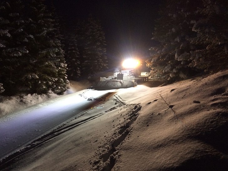 KVELDSKJØYRING   18 - 21
Det snør på - 2 .   
.