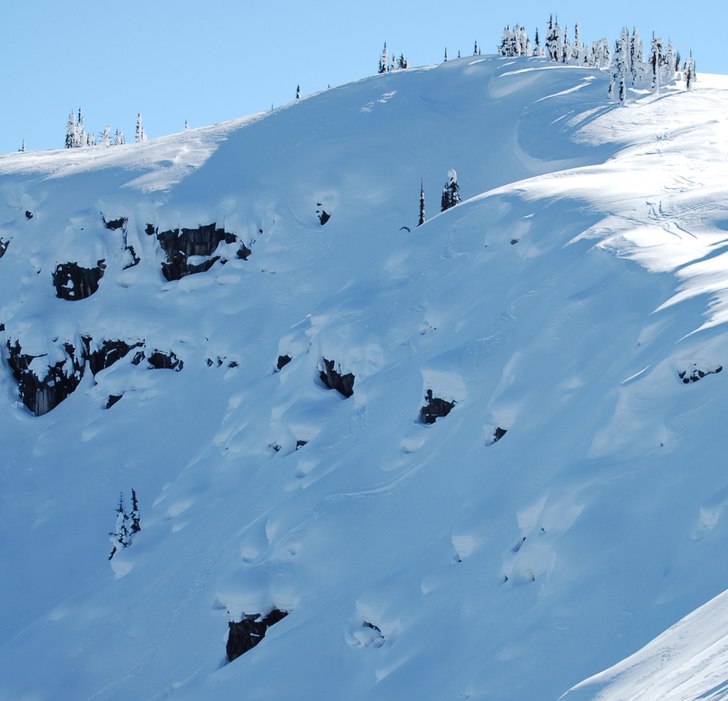 Finns många fina linjer på det berget, mitt åk . Foto: Lisa Petterson?. Åkare: --.