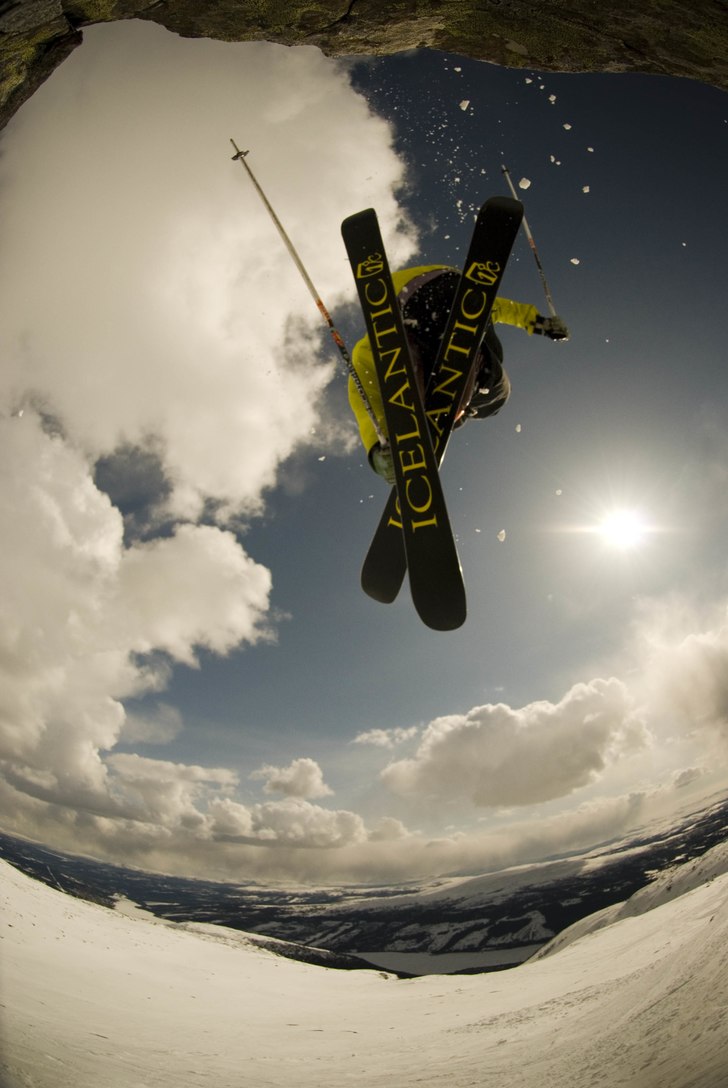 Icelantic session en grym aprildag i Åre.. Foto: Erik Hammarsten. Åkare: Petter Elfsberg.