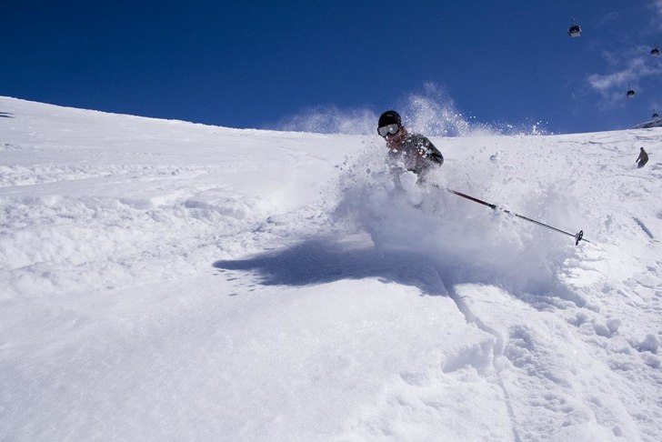 En grymm puderdag på glaciären i Sölden.. Foto: Martin Klawitter (Klawida). Åkare: Jesper Fjälling (jag).