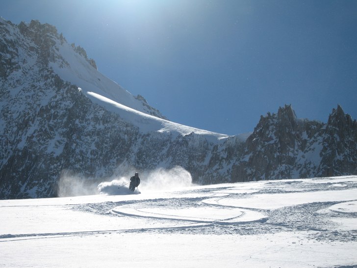 Bra puder med Petite Aiguille Verte i bakgrunden. . Foto: Måns Ornstein. Åkare: Kjell Nilsson.
