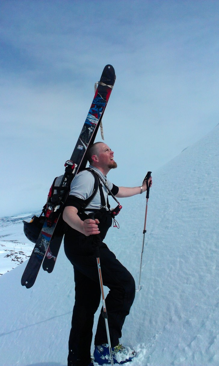 Både magen och skidorna har blivit fetare de sena. Foto: Mikael Åsell. Åkare: Mikael Åsell.