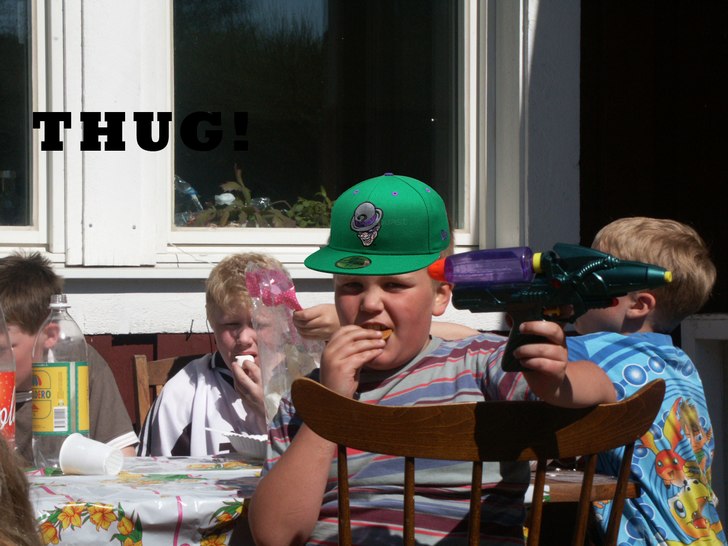 Man var 100% Gangstah när man var liten också. Foto: Vet ej. Åkare: Linus.