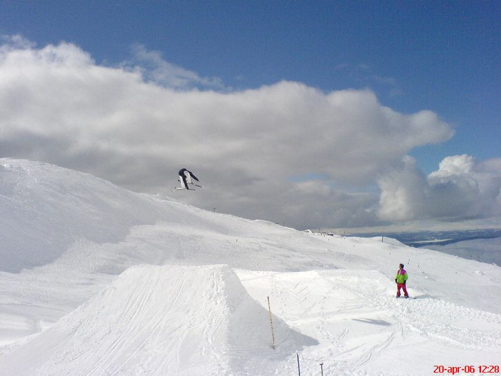Jag, oscar och henke testhoppade hoppet. här är . Foto: laffa. Åkare: Toffe mattsson.