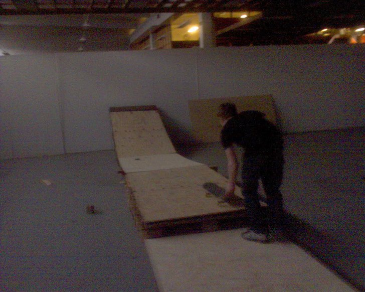 salu hallen å skata .