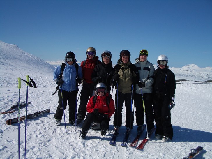 Foto: Okänd skidåkare. Åkare: Sussie, Malin, Anna, Lisa, Johanna, Anna och Carina.