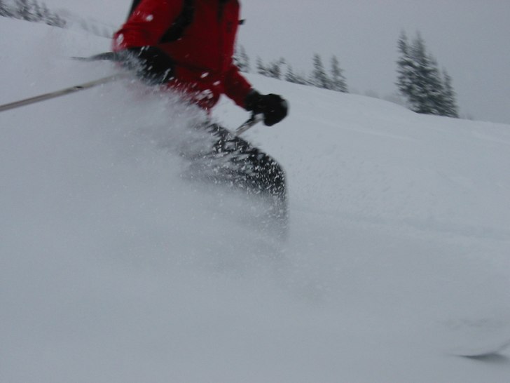 Massa orört puder!. Foto: Linus Hörnberg. Åkare: Frida Lundin.