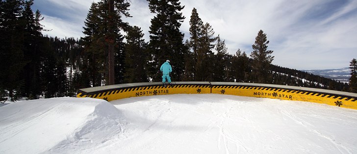 Dubbel C-boxen i Northstar, sjukt lång... sjukt k. Foto: Gustav Samuelsson. Åkare: Jesper Tengvall.