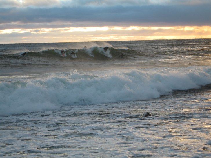 Svensk surfingcrowd. Foto: Johan Isaksson. Åkare: Många.