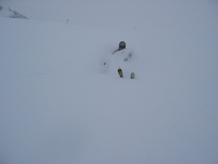 Pudersnö i pisten. Foto: David Johansson. Åkare: Stefan Molander.