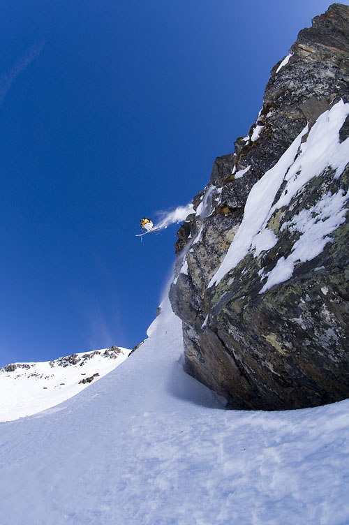 Wille droppar stort i Felsental. Foto: Jesper Molin. Åkare: Wille Lindberg.