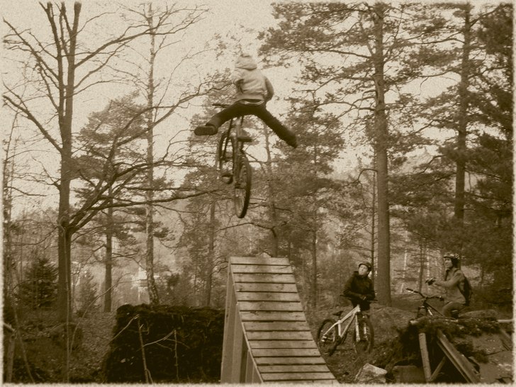 jag hoppar!. Foto: Simon Berggren. Åkare: Gustav Bodén.