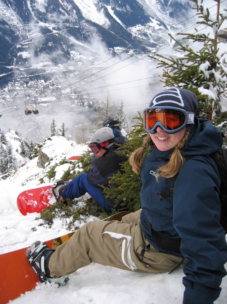 Ute på en rygg, på väg ner i den vänstra coloi. Foto: Nick Asplund.