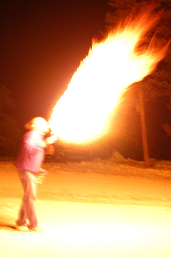 Ställde upp på en fest som fakir..... Foto: Christian Myrbråten. Åkare: Johnny Isgren.