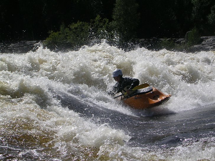Jag som ligger ute på Edevågen, kanonväder!. Foto: Mattias Wagenius. Åkare: Jonas Nyberg.