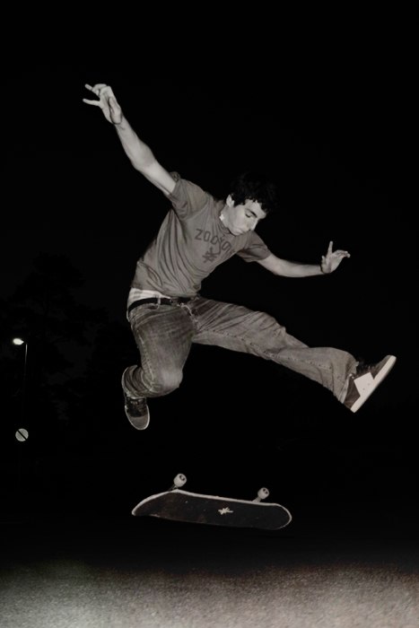 Micke drar en heelflip

(Endast RAWbehandling). Foto: Jesper Hallberg. Åkare: Mikael Molinari.