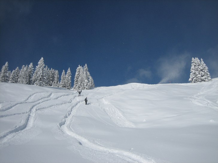 Den första riktiga dumpen i Saalbach där vi inte. Foto: Samir Smajic. Åkare: Jesper och Johan.
