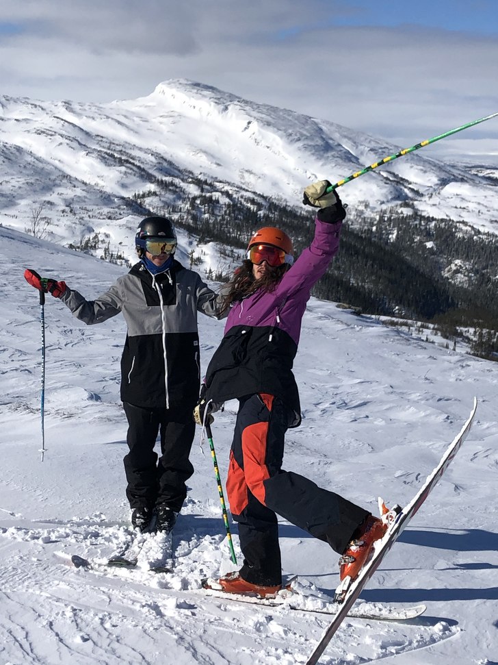 Jag och min kära bror larvar oss✨.