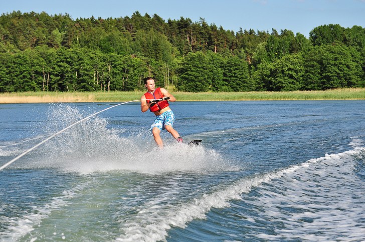 Denna åkare är ganska ny på wakeboard och såle. Foto: Daniel Skilberg.