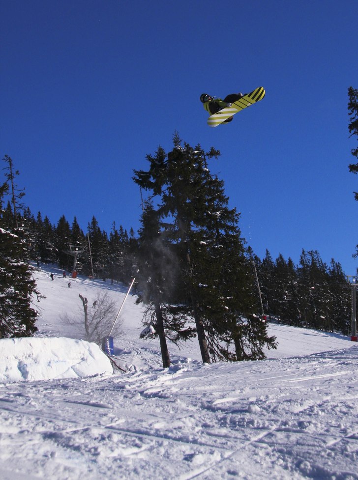 Åkare: Tobias Larson
Trick: Bs 720
Foto: Bror A. Foto: Bror Ax. Åkare: Tobias Larson.