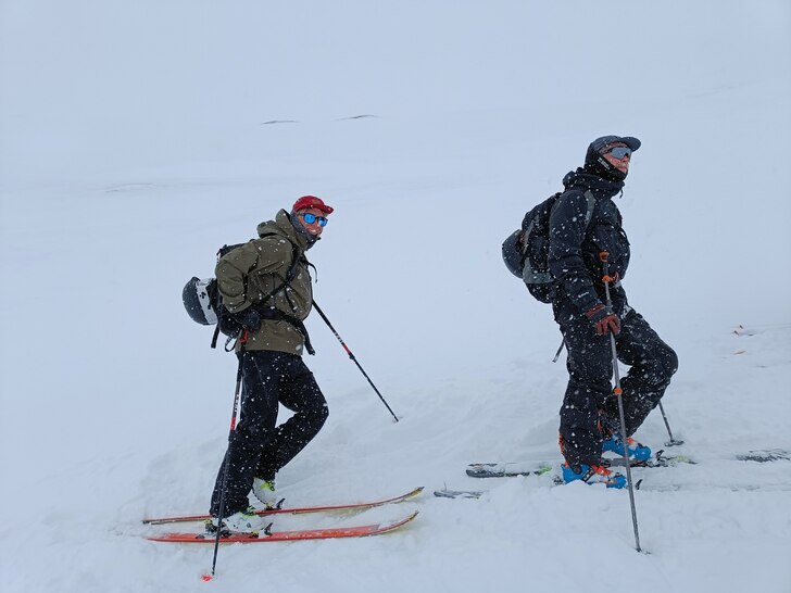 Njuter av utsikten under heldagstur.