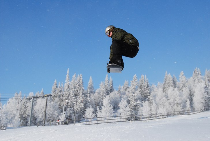 Simon do a nice grab;). Foto: Tobias Andersson. Åkare: Simon Åsén.