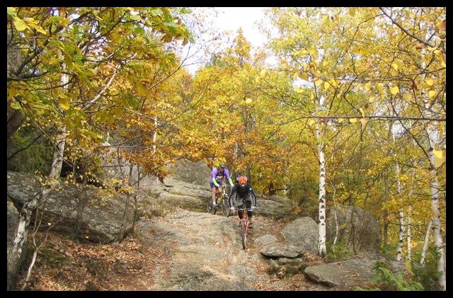 En höstdag med väldigt fin teknisk cykling.. Foto: Christian Türk.