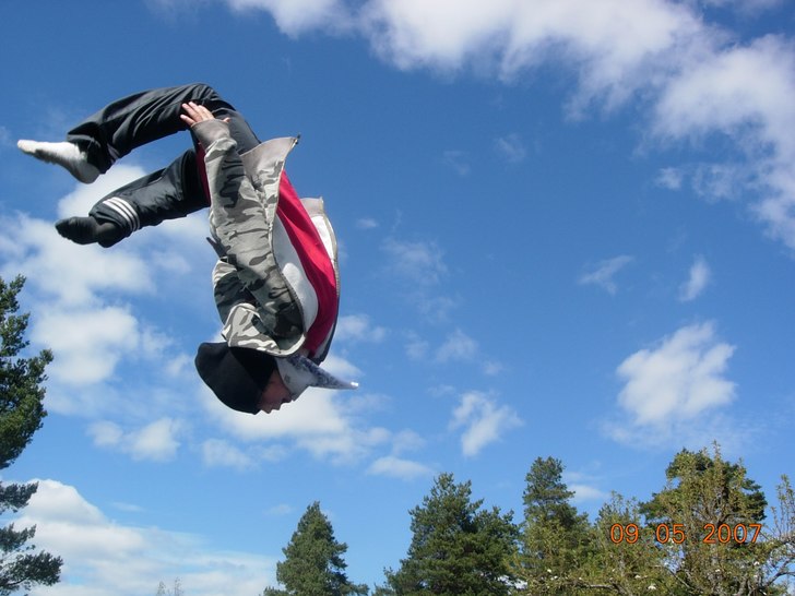 en backflip. Foto: eric whalstromm. Åkare: jag.