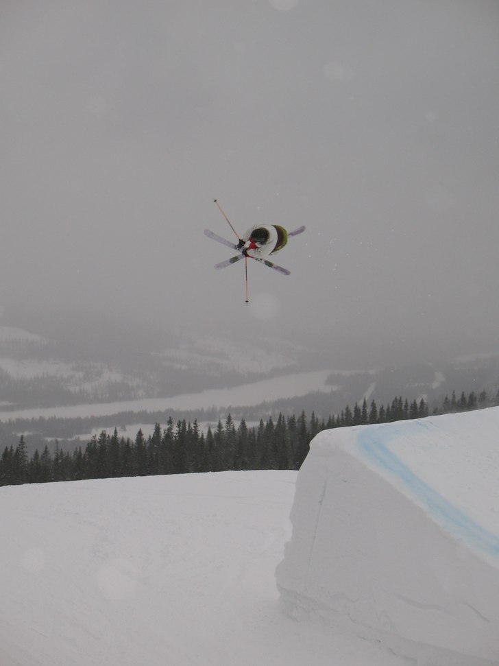 900. Foto: lee. Åkare: Douglas Broström.