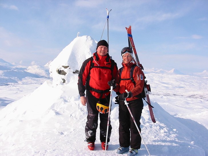 Toppröset på Nordalsfjället, Karins första Nor. Foto: Ingenaning. Åkare: Stefan Vikberg & Karin Ekström.