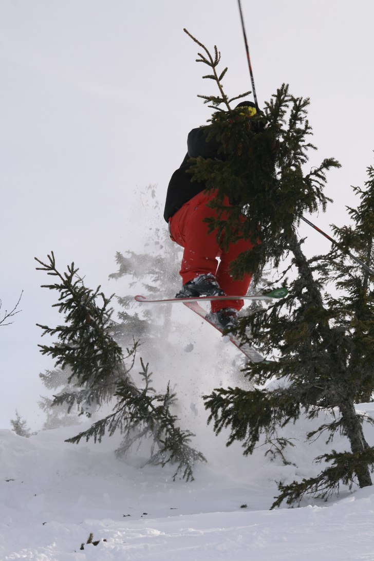 180 försök igenom men det var lite väl smalt s�. Foto: Linus Ehrenstråle. Åkare: Robin Nyzell.