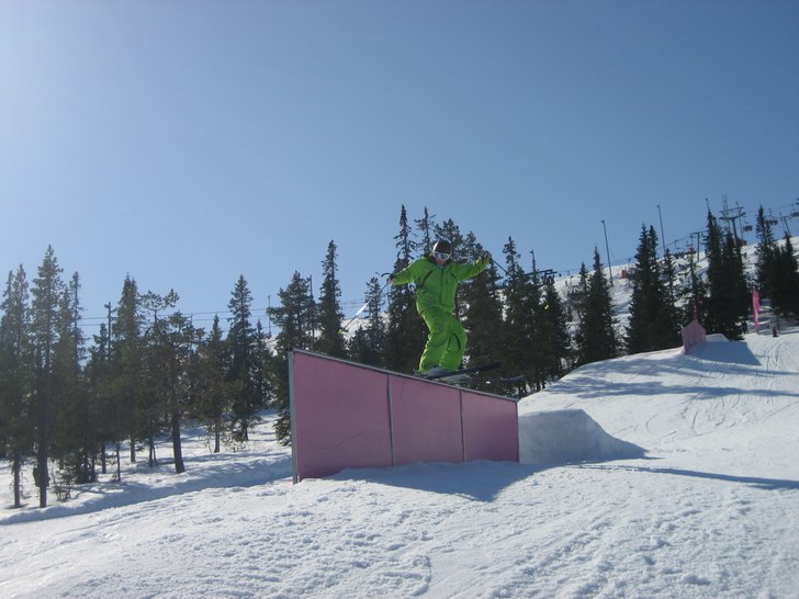 Ganska vingligt räcke!. Foto: Jesper Johnsson. Åkare: Filip Dausch.